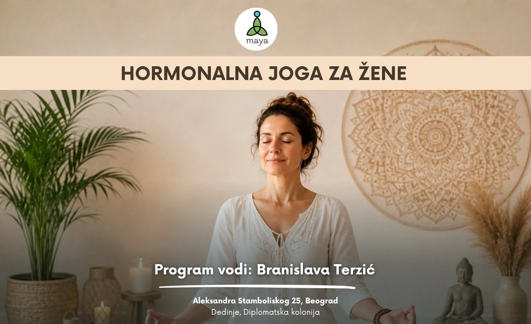 Žena praktikuje hormonalnu jogu i meditaciju u komforu svoga doma u Srbiji ili inostranstvu